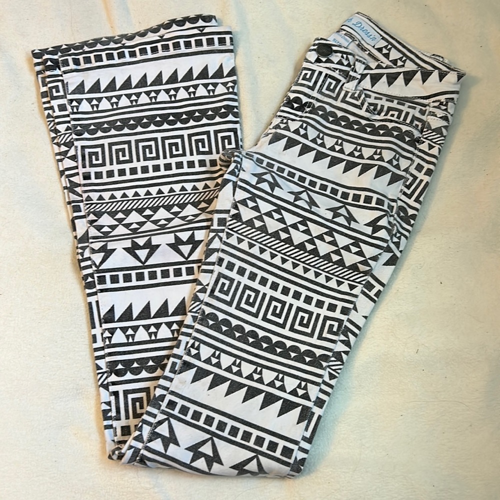 Ranch Dress’n size 1 black and white bootcut jeans.